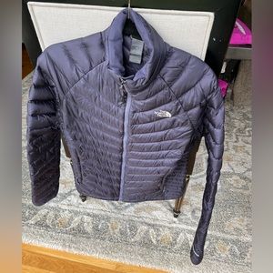 North face micro down fleece jacket. Excellent condition. Barely worn.